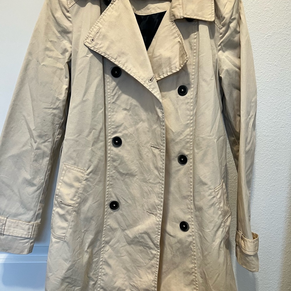 Classic Tan Double-Breasted Women's Trench Coat
